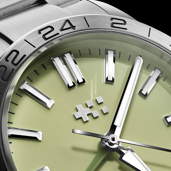 C63 Sealander GMT