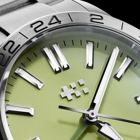 C63 Sealander GMT