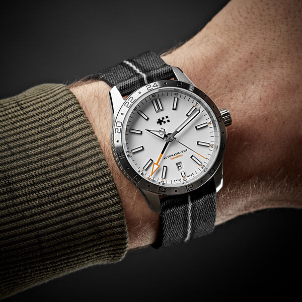 C63 Sealander GMT