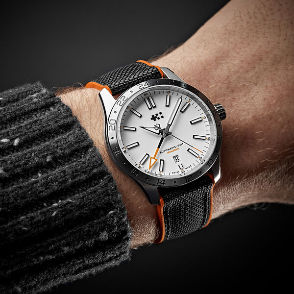 C63 Sealander GMT