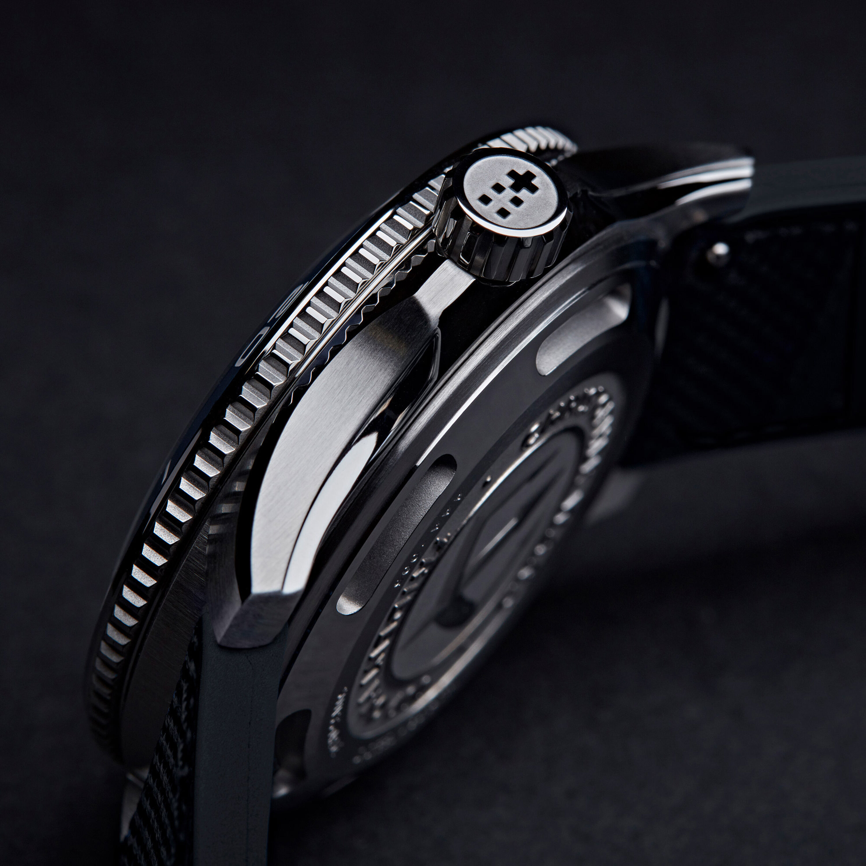 christopher ward trident pro 38mm