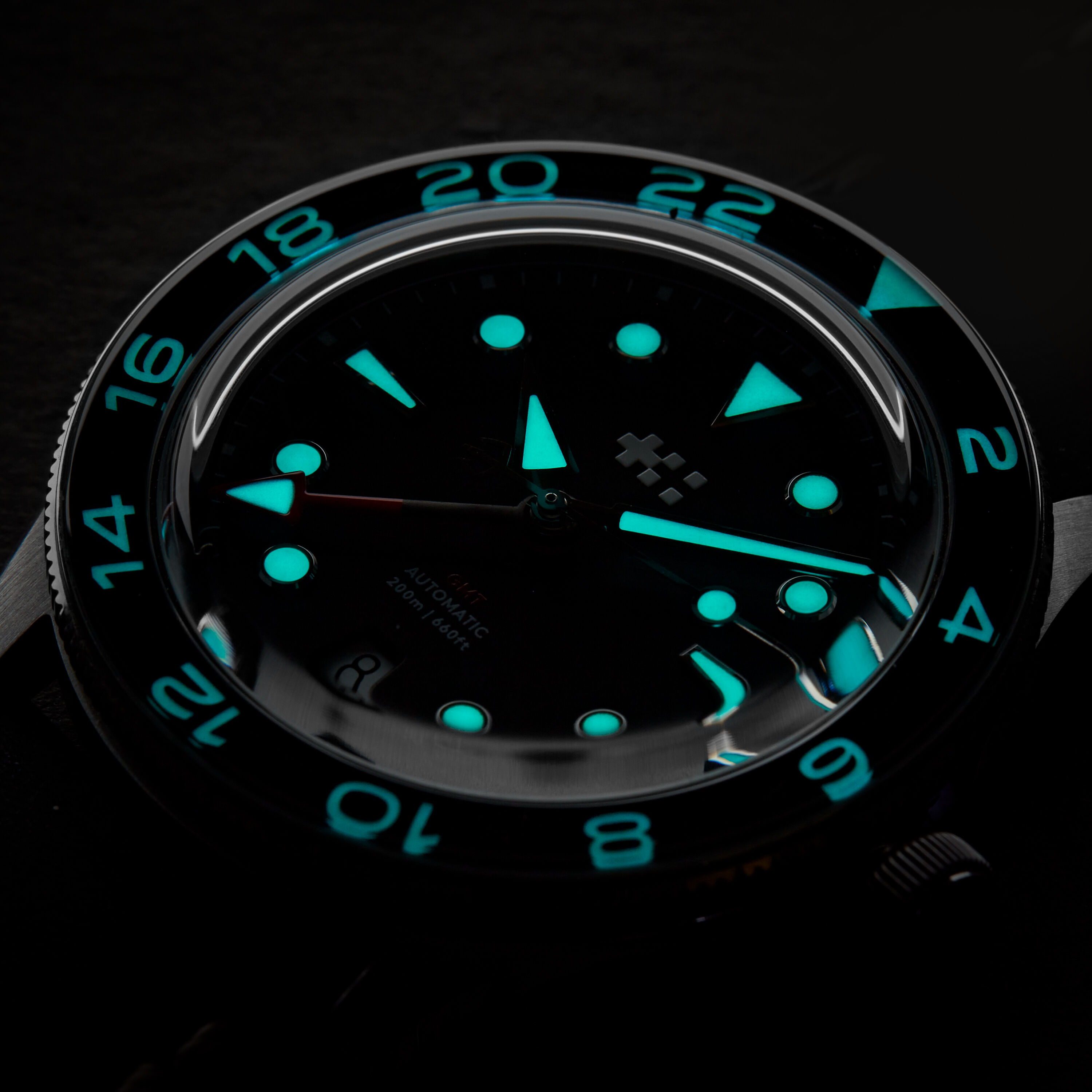 サマーウォーク　38 C65 Aquitaine GMT | Christopher Ward