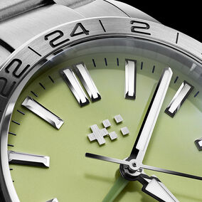C63 Sealander GMT