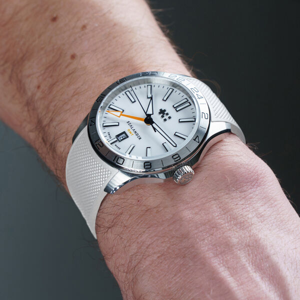 C63 Sealander GMT