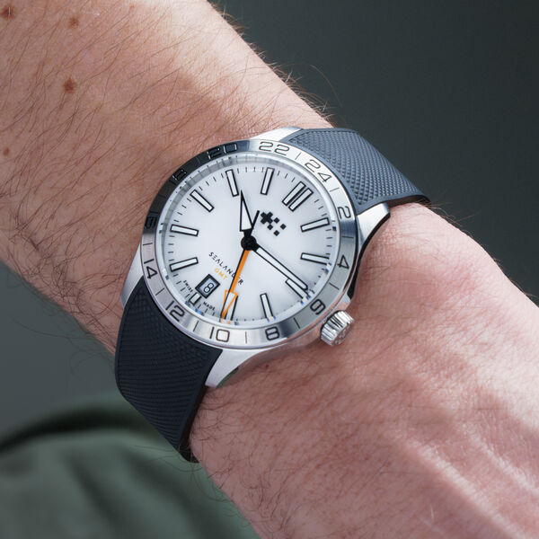 C63 Sealander GMT