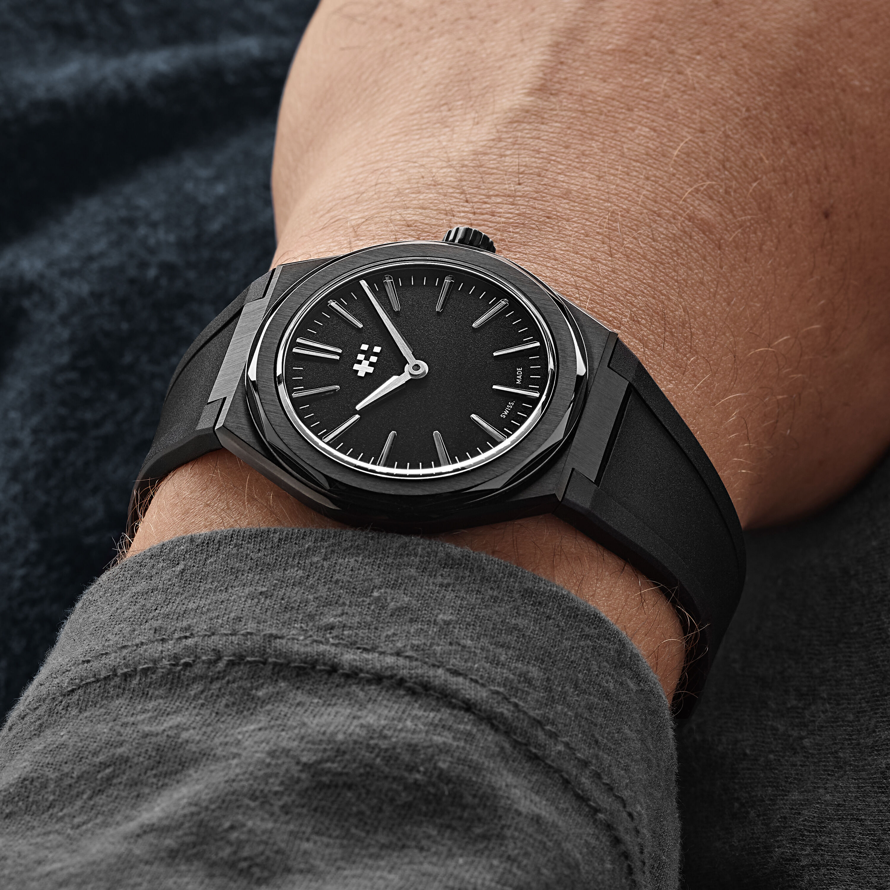 The Twelve 660 Rubber - DLC Black | Christopher Ward