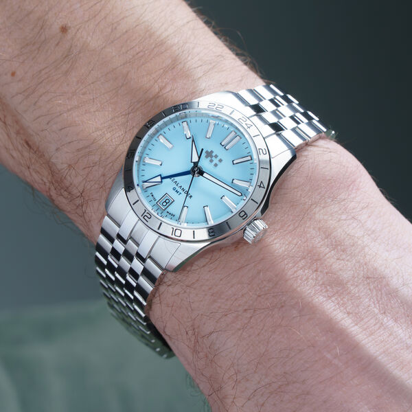 C63 Sealander GMT